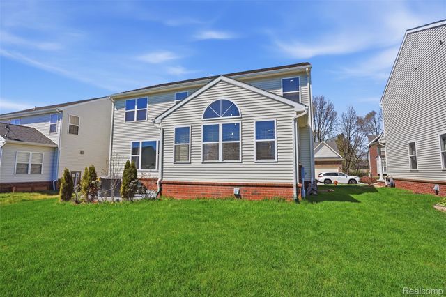 59625 Twin Pines Drive, Lyon Charter Township, MI 48165