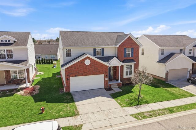 59625 Twin Pines Drive, Lyon Charter Township, MI 48165