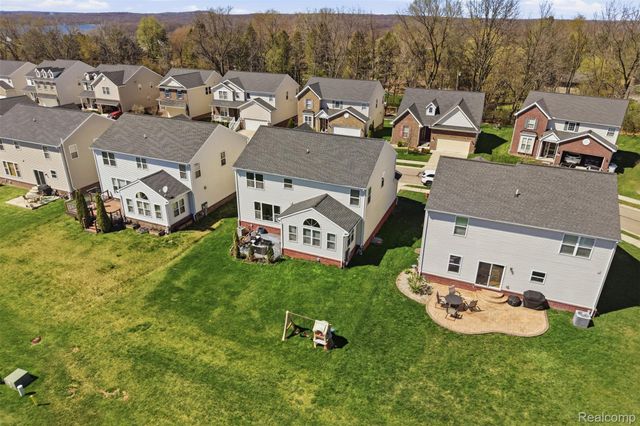 59625 Twin Pines Drive, Lyon Charter Township, MI 48165
