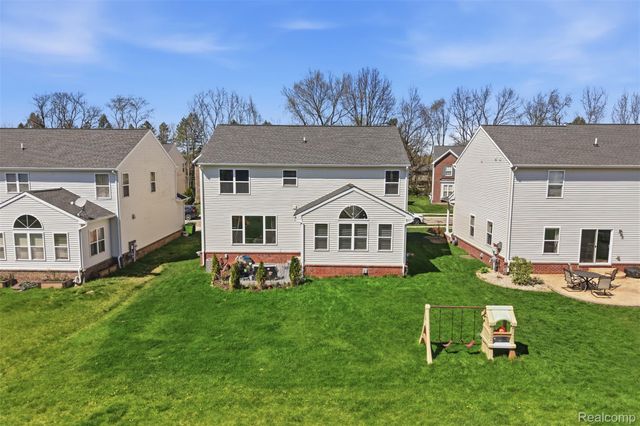59625 Twin Pines Drive, Lyon Charter Township, MI 48165