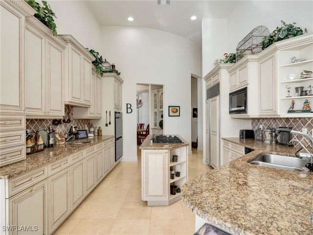 2984 Saint Barnabas CT, Naples, FL 34105