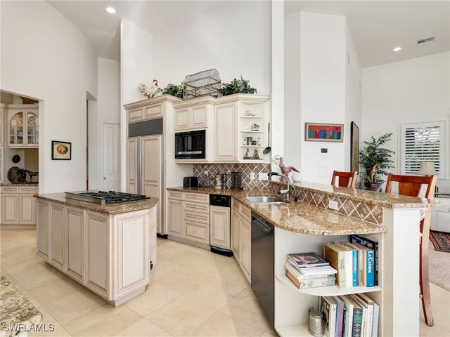 2984 Saint Barnabas CT, Naples, FL 34105