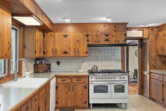 28 Spring Street, Hanson, MA 02341