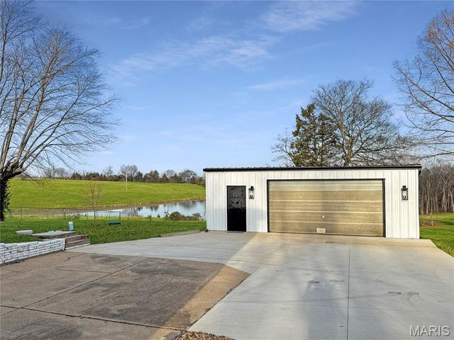 1716 Pottery Road, Washington, MO 63090