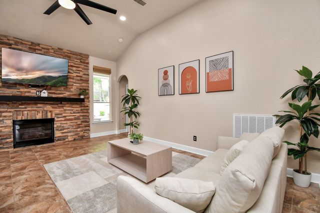 7 New Dawn Place, Conroe, TX 77385