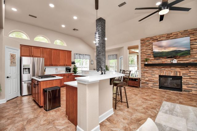7 New Dawn Place, Conroe, TX 77385