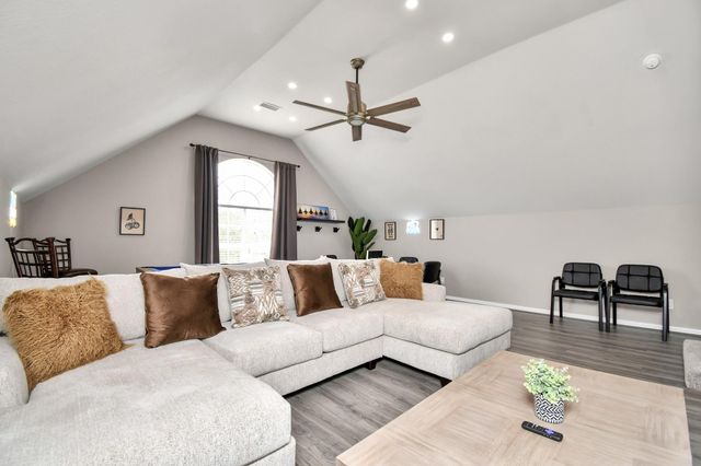 7 New Dawn Place, Conroe, TX 77385