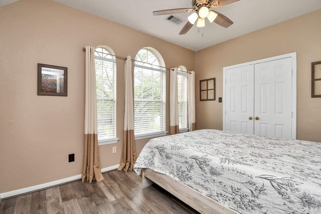 7 New Dawn Place, Conroe, TX 77385