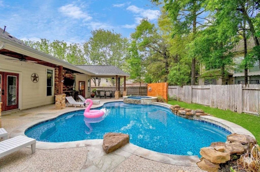7 New Dawn Place, Conroe, TX 77385