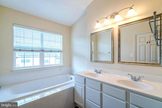 47392 VICTORIA FALLS SQ, Sterling, VA 20165