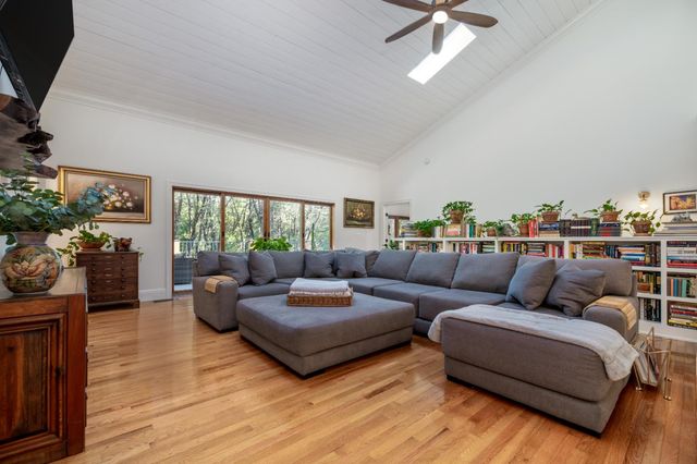13100 Banner Lava Cap Rd, Nevada City, CA 95959