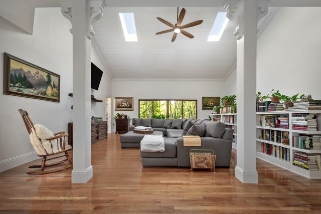 13100 Banner Lava Cap Rd, Nevada City, CA 95959