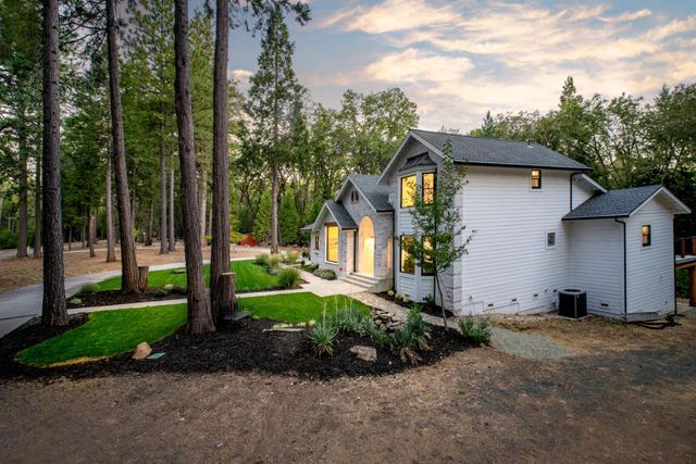13100 Banner Lava Cap Rd, Nevada City, CA 95959