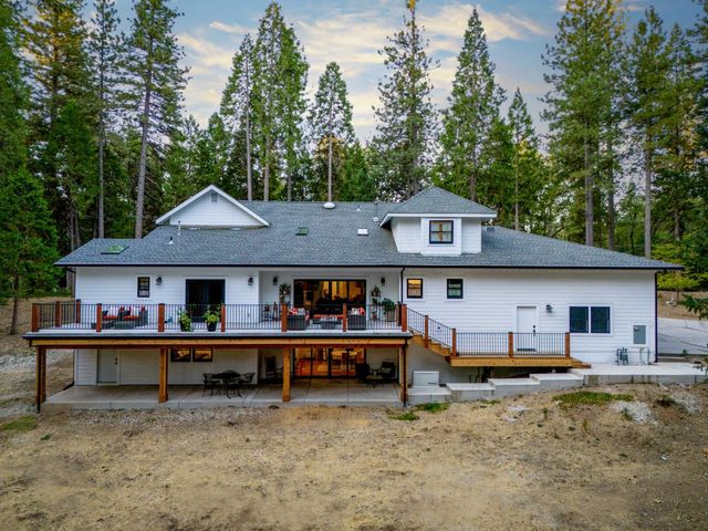 13100 Banner Lava Cap Rd, Nevada City, CA 95959