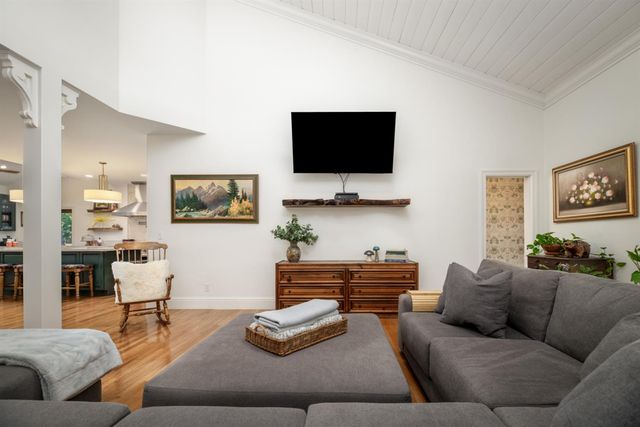 13100 Banner Lava Cap Rd, Nevada City, CA 95959