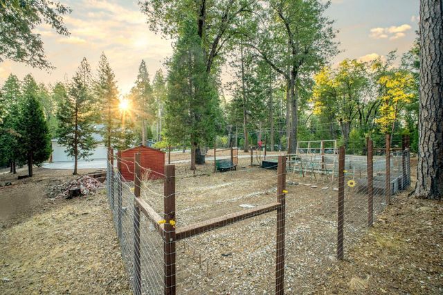 13100 Banner Lava Cap Rd, Nevada City, CA 95959