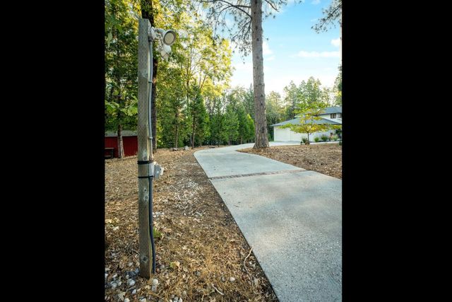 13100 Banner Lava Cap Rd, Nevada City, CA 95959