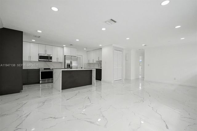 317 NW 27th St, Wilton Manors, FL 33311