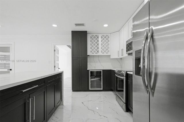 317 NW 27th St, Wilton Manors, FL 33311