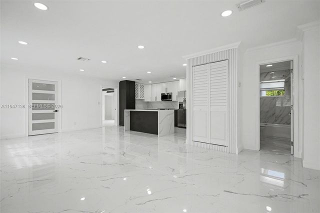 317 NW 27th St, Wilton Manors, FL 33311