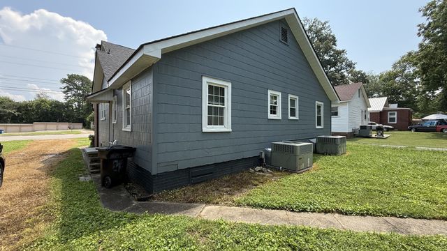 408 W Carroll St Apt B, Tullahoma, TN 37388