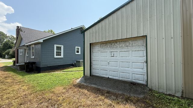 408 W Carroll St Apt B, Tullahoma, TN 37388