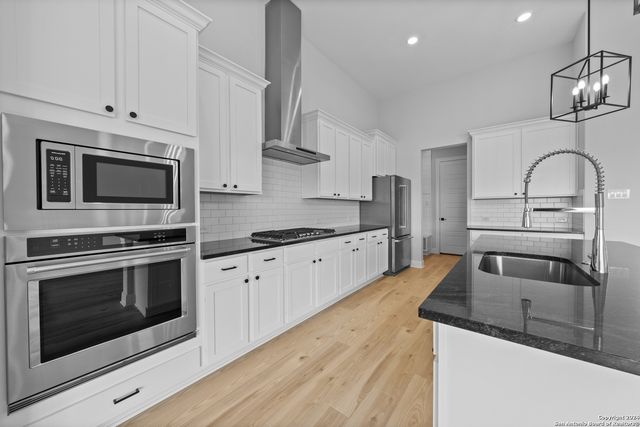 207 Azalea Alley, Castroville, TX 78009