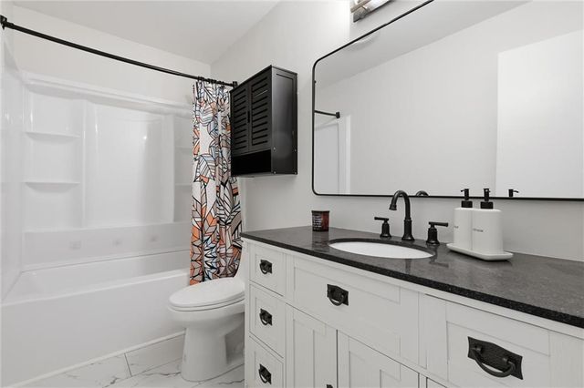 6518 Larsen Lane, Shawnee, KS 66203