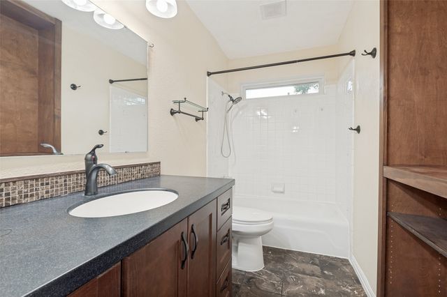 1051 College Parkway, Lewisville, TX 75077