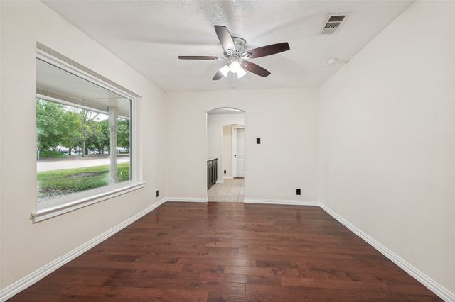 1051 College Parkway, Lewisville, TX 75077