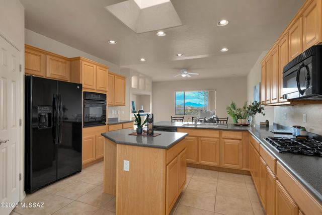 13918 E Fiery Dawn Drive, Vail, AZ 85641