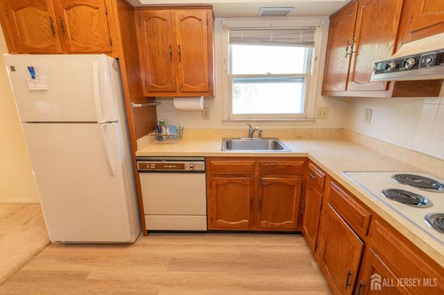 487 Somerset Lane N, Monroe, NJ 08831