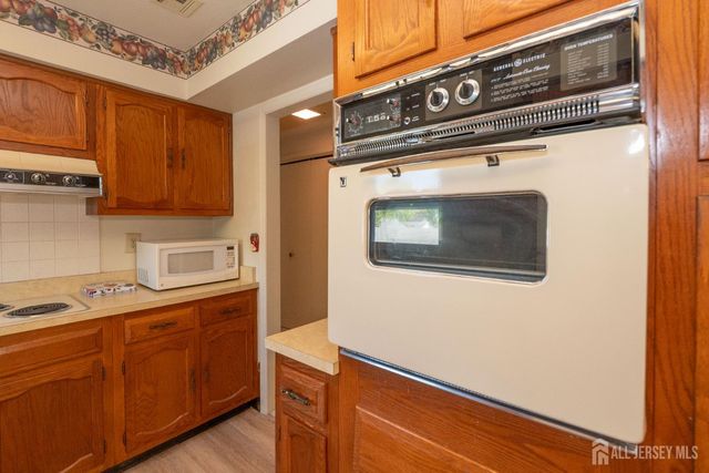 487 Somerset Lane N, Monroe, NJ 08831