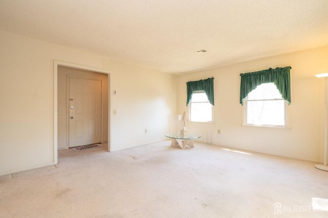 487 Somerset Lane N, Monroe, NJ 08831