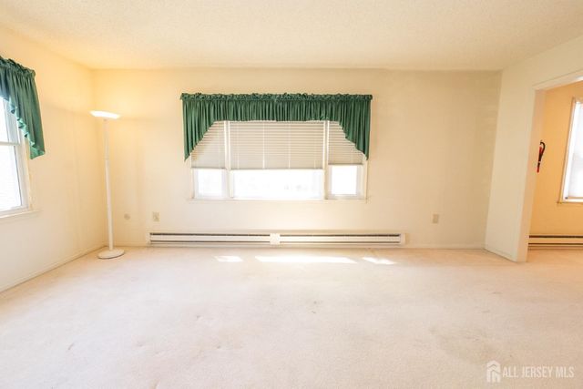 487 Somerset Lane N, Monroe, NJ 08831