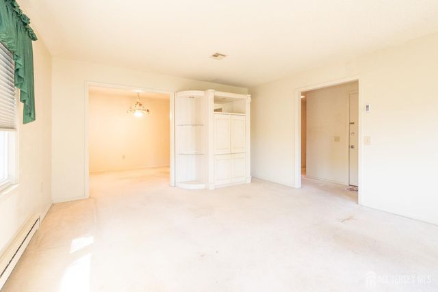 487 Somerset Lane N, Monroe, NJ 08831