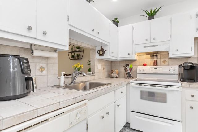 4441 NW 16th St J110, Fort Lauderdale, FL 33313