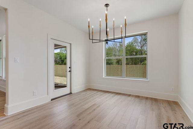 5324 Hollytree Dr, Tyler, TX 75703