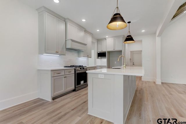 5324 Hollytree Dr, Tyler, TX 75703