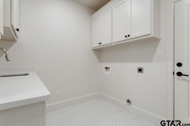5324 Hollytree Dr, Tyler, TX 75703