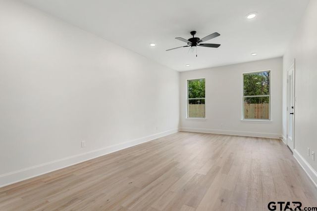 5324 Hollytree Dr, Tyler, TX 75703