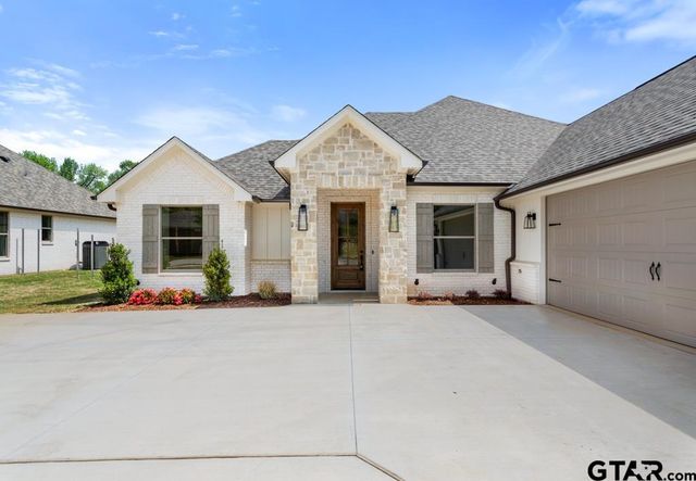 5324 Hollytree Dr, Tyler, TX 75703