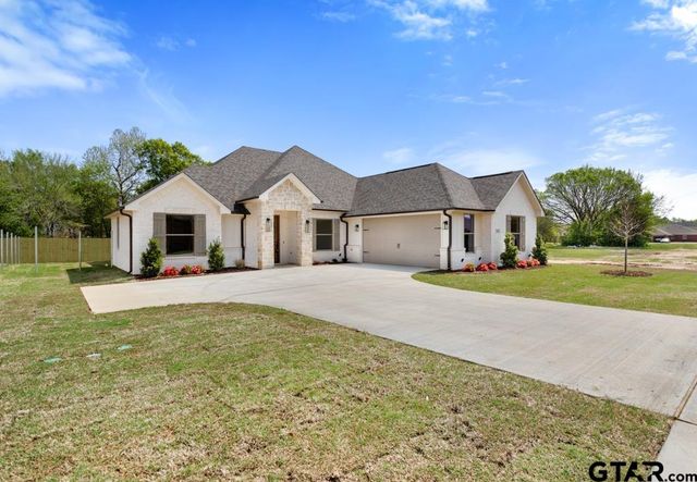 5324 Hollytree Dr, Tyler, TX 75703