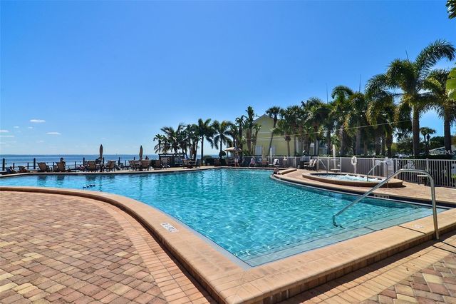 5111 COQUINA KEY DRIVE SE C, St Petersburg, FL 33705