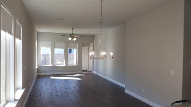 212 Freeman LOOP, Liberty Hill, TX 78642