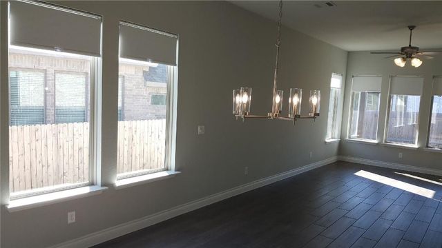 212 Freeman LOOP, Liberty Hill, TX 78642