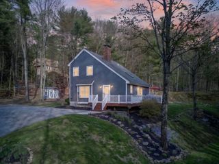 8 Greenwood Road, Weare, NH 03281