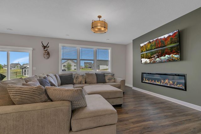 8582 Edmonson Way NE, Monticello, MN 55362