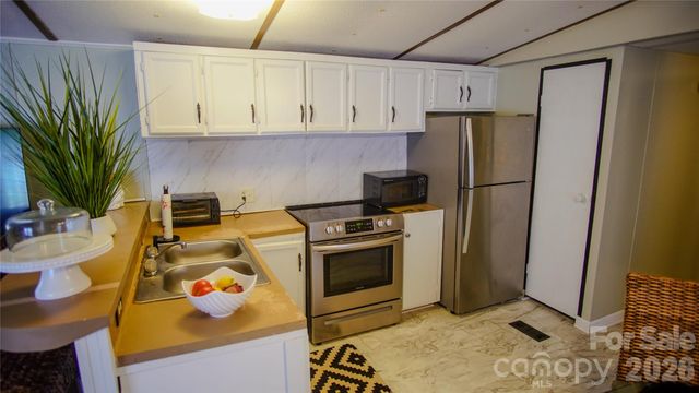 306 Golden Valley Road, Casar, NC 28020