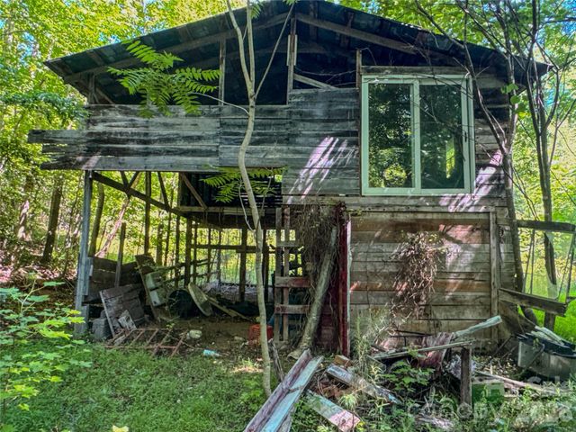 306 Golden Valley Road, Casar, NC 28020